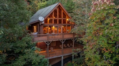 Log Cabin - Mountain views - Hot Tub - Fire Pit