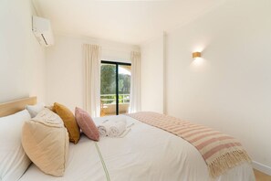 1 soverom, strykejern/-brett, reiseseng for barn og wi-fi