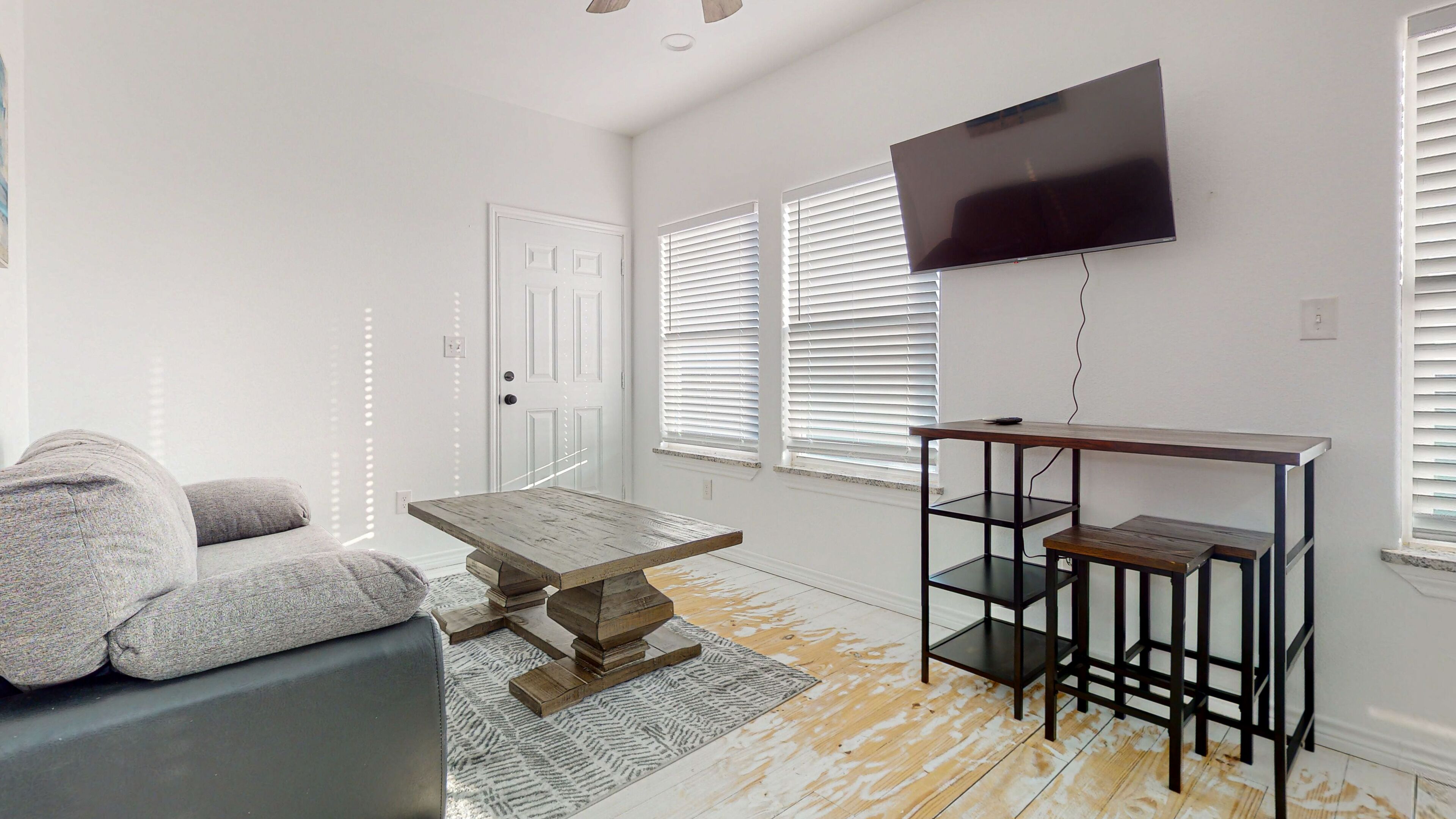 WP134  2BR,  2BA, 6 Guests, No Pets Allowed, Parking for 2 Vehicles