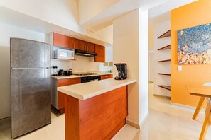 Fridge, microwave, oven, stovetop - VH | Stylish apartment and wifi | Anáhuac | 239 (Ciudad de México)