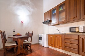 Fridge, microwave, stovetop, coffee/tea maker - Palazzo Vecchio Place by Mmega (Firenze)