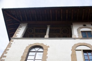 Exterior detail - Palazzo Vecchio Place by Mmega (Firenze)
