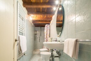 Shower, hair dryer, bidet, towels - Palazzo Vecchio Place by Mmega (Firenze)