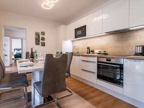 Microwave, oven, dishwasher - Cosy apartment for 4 people with WIFI, TV and terrace (Lojzova Paseka)