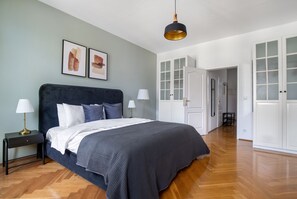 2 quartos, ferros/tábuas de passar roupa, Wi-Fi, roupa de cama