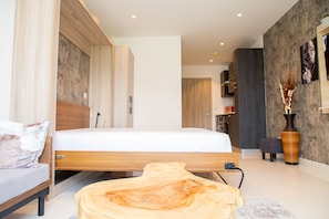 1 habitación, tabla de planchar con plancha, wifi y ropa de cama