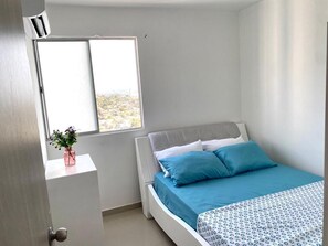 3 soverom, strykejern/-brett, wi-fi og sengetøy