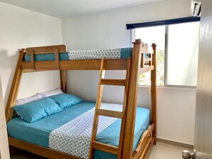 3 bedrooms, iron/ironing board, WiFi, bed sheets
