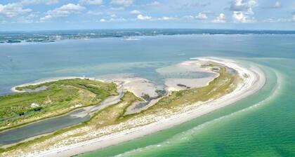 Baileys Bluff Waterfront Escape, Heated Pool near Gulf Island Beaches