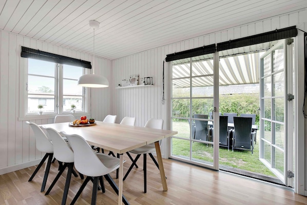 Dining - Lovely cottage for family and friends (Kirke Hyllinge)