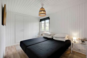 3 bedrooms, free WiFi - Lovely cottage for family and friends (Kirke Hyllinge)