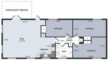 Plano de planta que muestra una cocina, un baño y dos dormitorios, cada uno con baño privado.