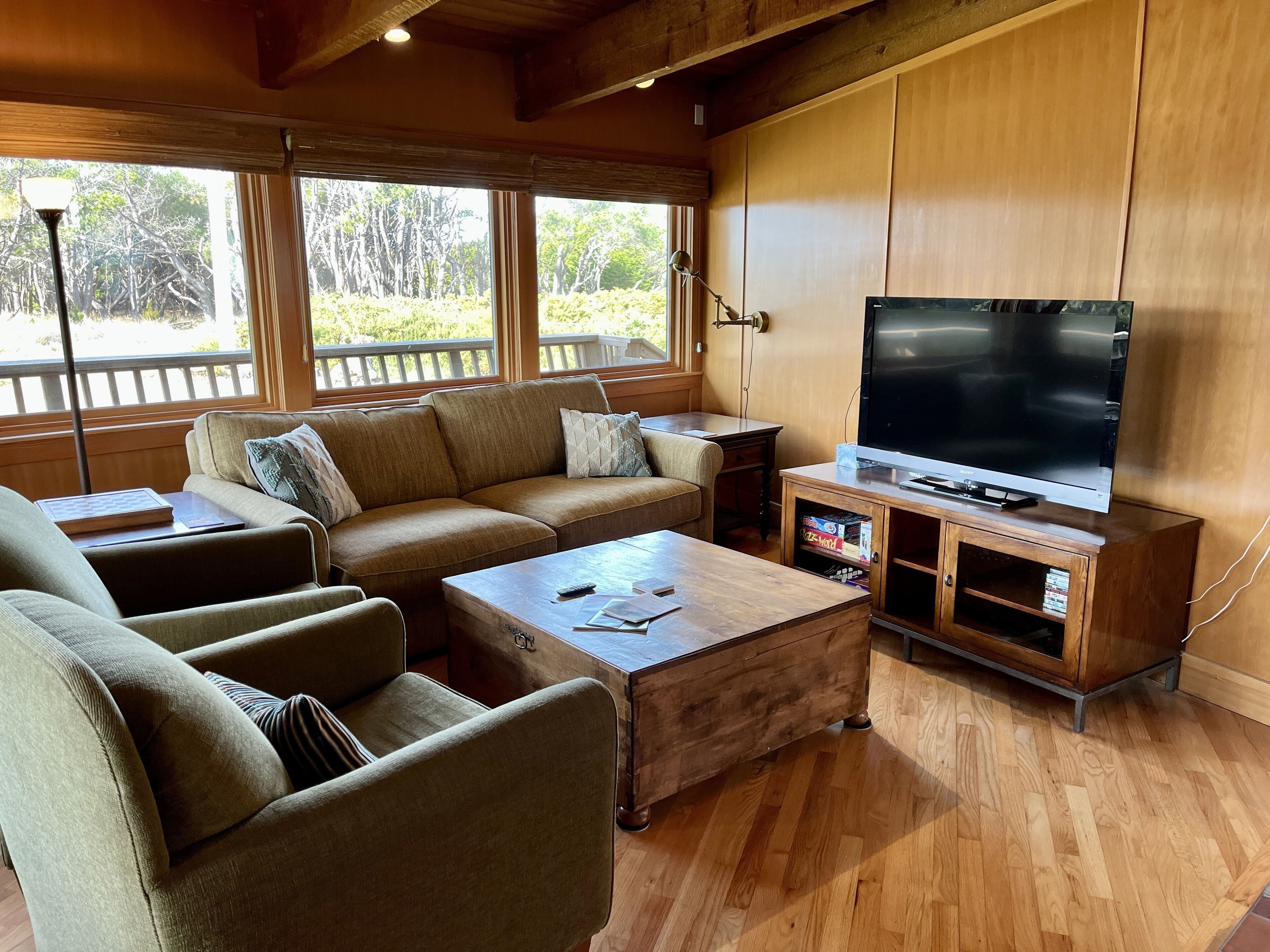 White water ocean views, starry night skies, hot tub, and more!