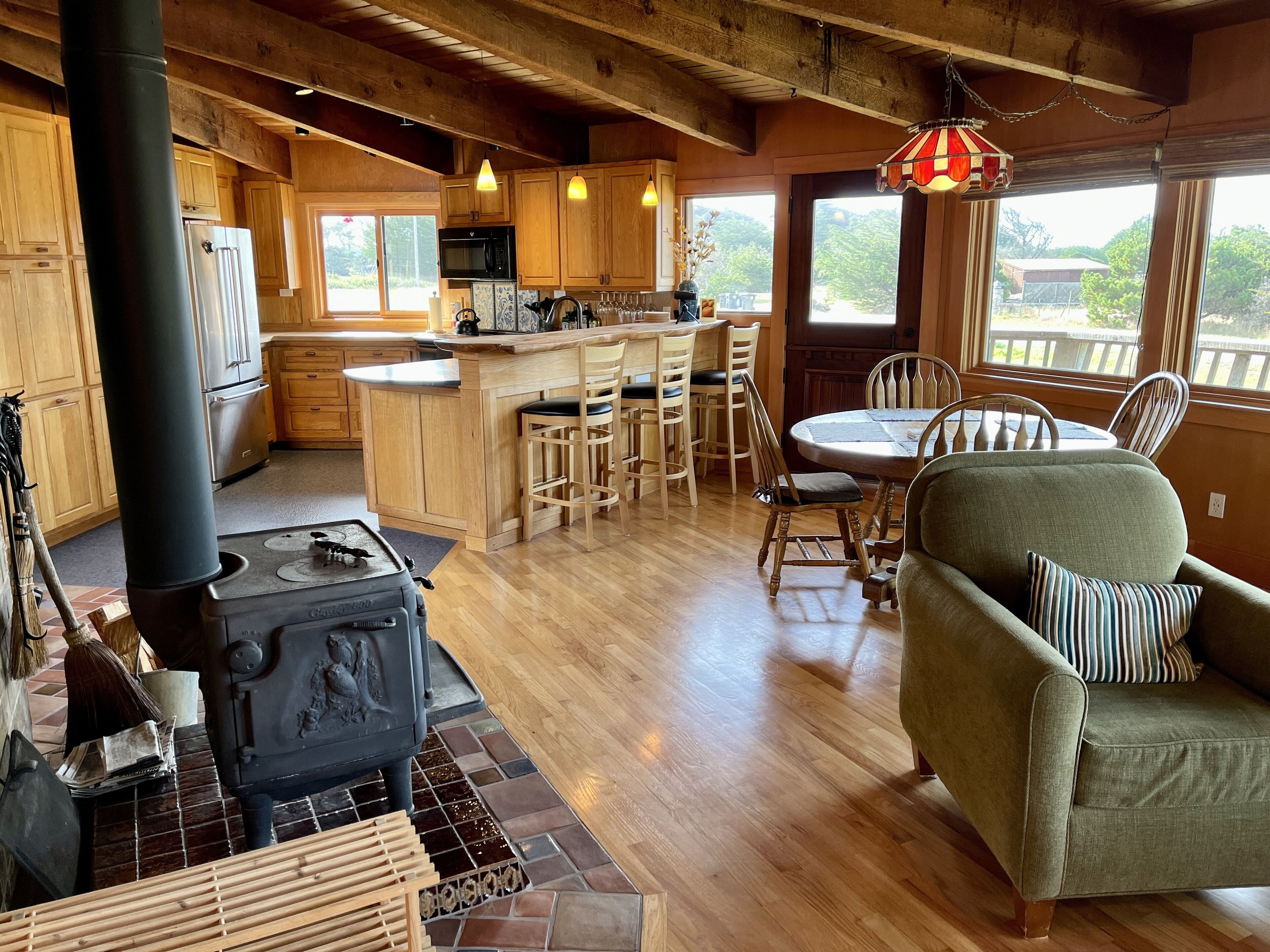 White water ocean views, starry night skies, hot tub, and more!