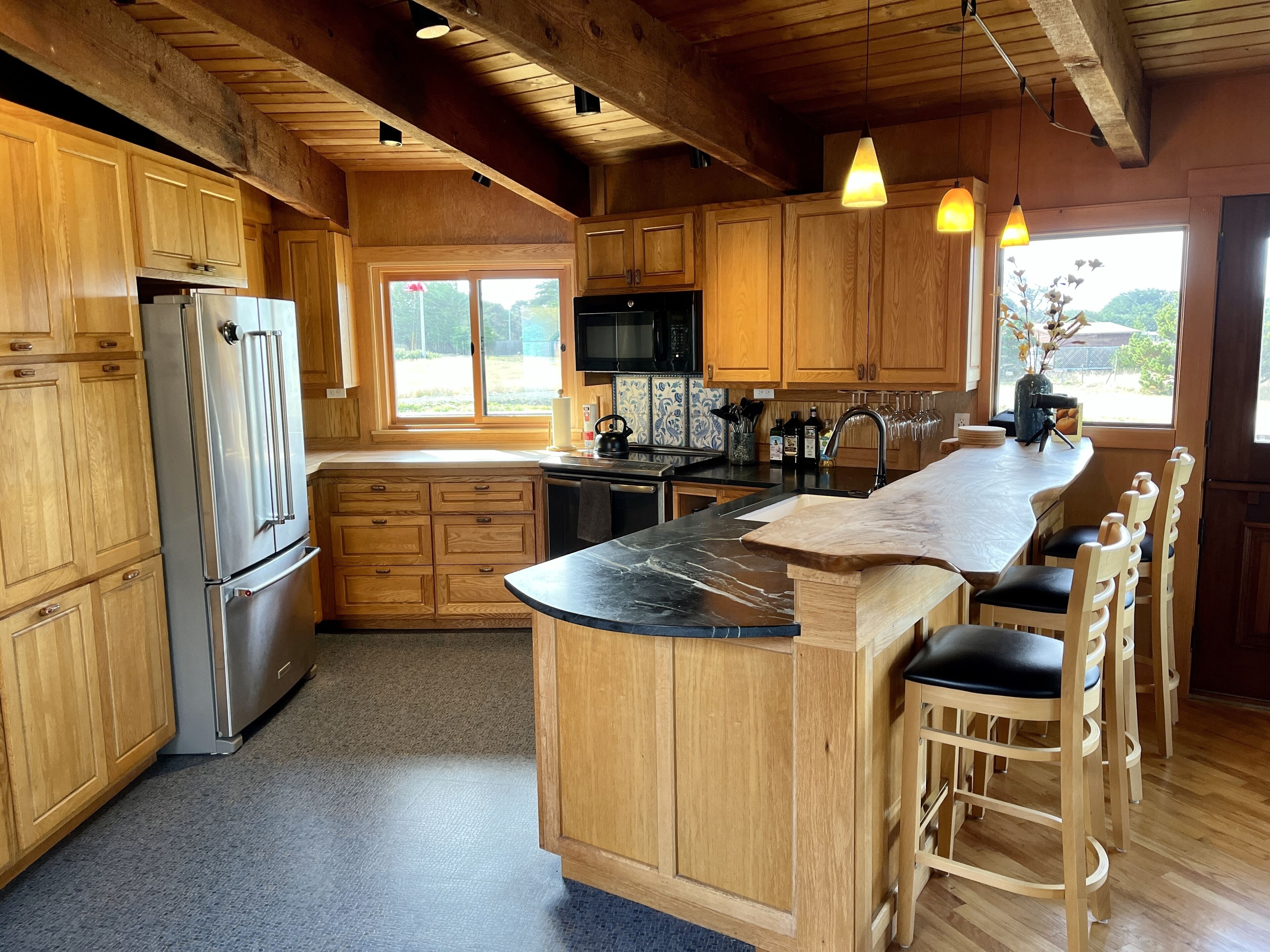 White water ocean views, starry night skies, hot tub, and more!