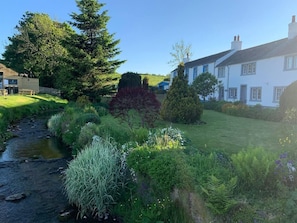 Property grounds - House - Sleeps 10, Pet friendly & Parking (Wigton)