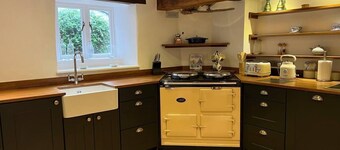 House - Sleeps 10, Pet friendly & Parking