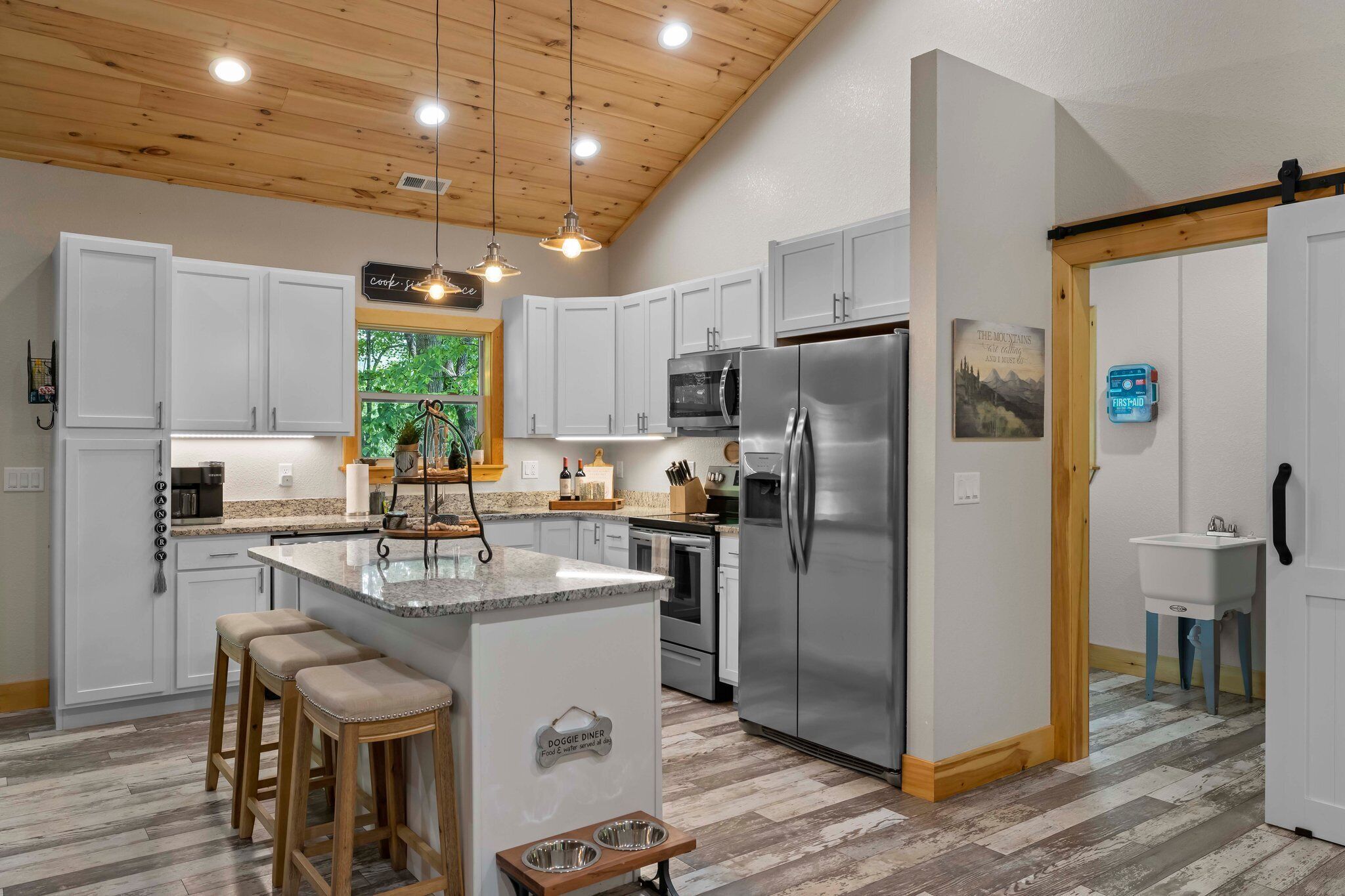 冰箱、微波炉、烤箱、炉灶