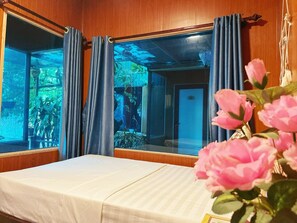 1 bedroom, premium bedding, Select Comfort beds, desk