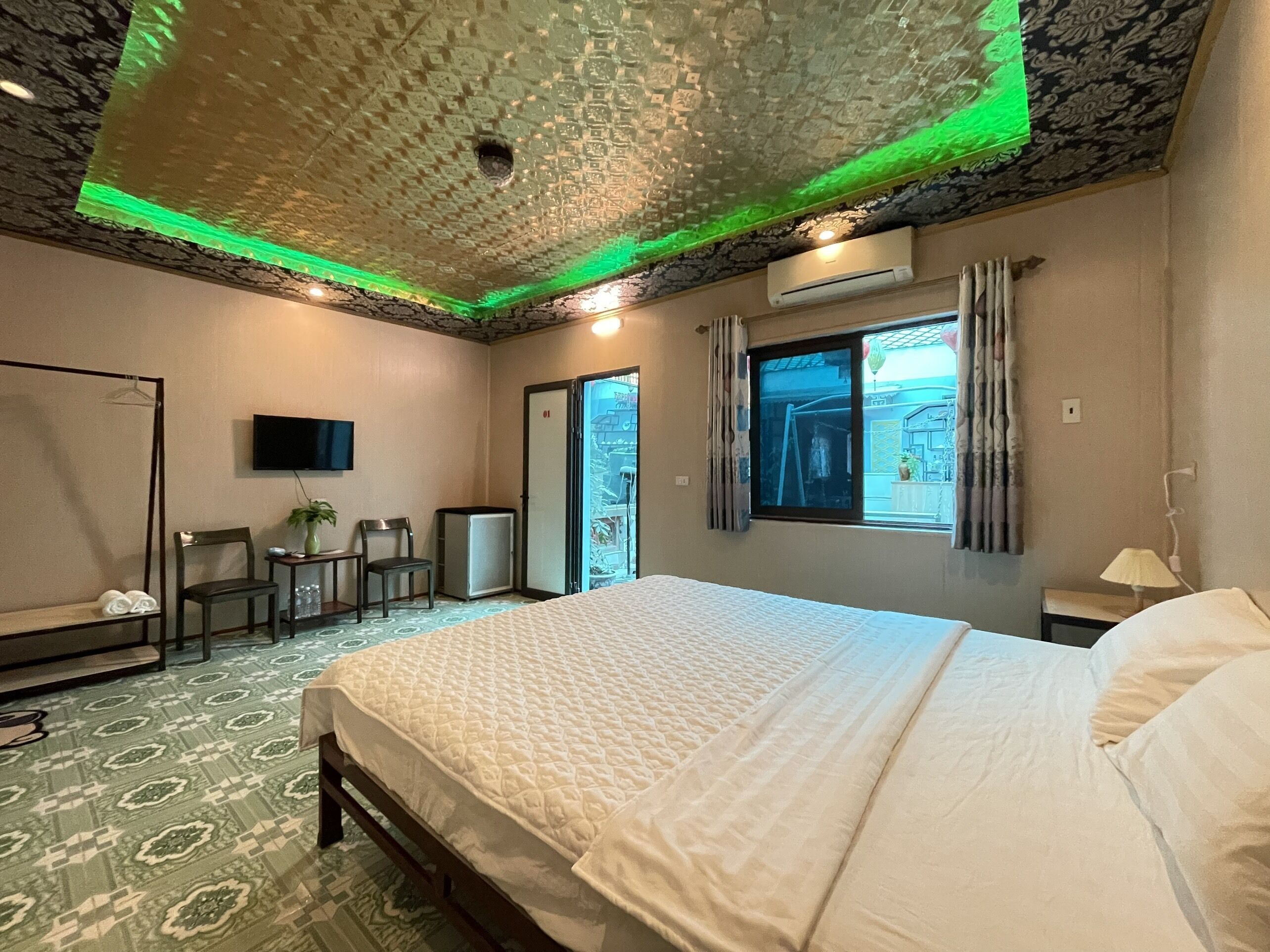 Basic-Zimmer | Hochwertige Bettwaren, Select-Comfort-Betten, Schreibtisch