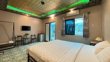 Kamar Basic | Seprai premium, tempat tidur Select Comfort, dan meja kerja