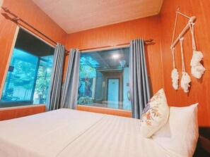 Premium bedding, Select Comfort beds, desk, free WiFi - Vani's Home (Hoa Lu)
