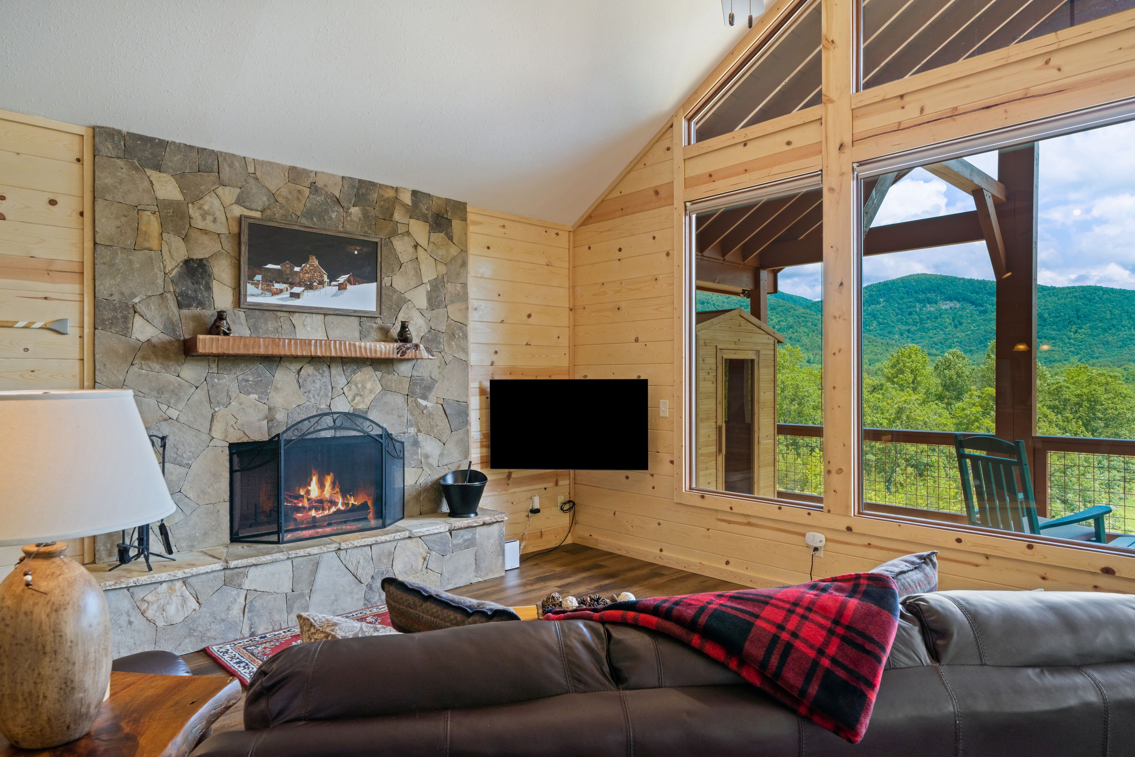 Brand-new cabin with stunning mountain view, deck, hot tub, & fireplace