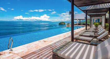 Exquisite oceanfront condo with amazing pool, balcony & W/D