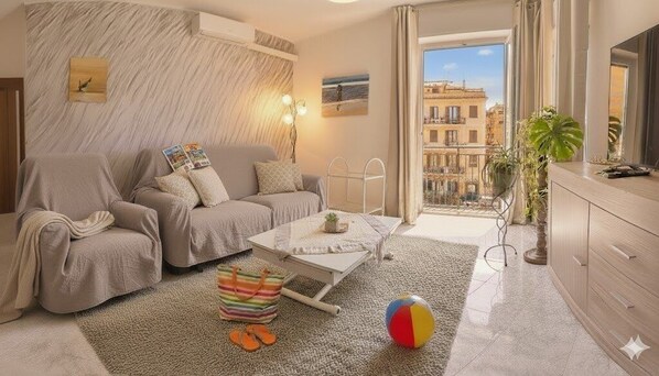 TV - Flat with A/C 650m from the beaches | Ap32 (Imperia)