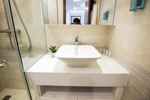 Bathroom - Sweet Home Vinhomes Metropolis (Hanoi)