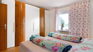 1 bedroom, WiFi (free), bed sheets