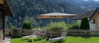 Holiday flat 'Chalet Berger' with mountain view, communal garden and WiFi.