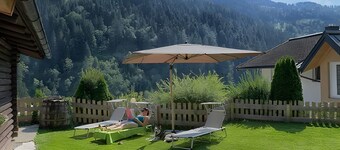 Holiday flat 'Chalet Berger' with mountain view, communal garden and WiFi.