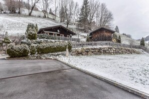 Property grounds - Holiday flat 'Apartment Berger' with mountain view, communal garden and WLAN (St. Johann im Pongau)