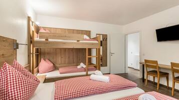 3 dormitorios, wifi gratis, ropa de cama