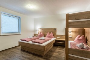 3 quartos, Wi-Fi de cortesia, roupa de cama