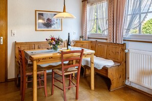 Dining - Apartment 'Möst' with Mountain View, Shared Garden and Wi-Fi (St. Märgen)
