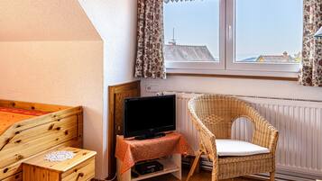 1 bedroom, iron/ironing board, free WiFi, bed sheets