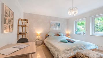 1 slaapkamer, een strijkplank/strijkijzer, gratis wifi, beddengoed