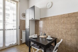 Dining - GuestHost - Modern apartment of 80 square meters, which can accommodate up to 4 people, located on the fourth floor of a building with a lift (steps to access). The property is located a few meters from Lungarno and Cascine Park, in an area ideal for wal (Firenze)