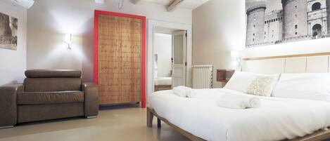 2 slaapkamers, een strijkplank/strijkijzer, internet, beddengoed