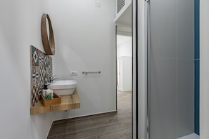 Regadera, secadora de cabello, bidet 