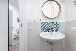 Dusche, Haartrockner, Bidet