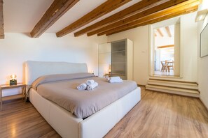 1 chambre, fer et planche à repasser, accès Internet, draps fournis