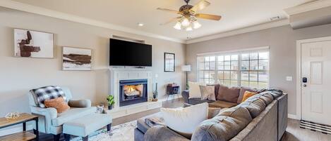 TV, fireplace