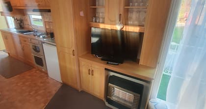 Beachfront 6 Berth Caravan, 5mins walk to Fantasy Island