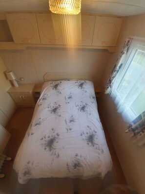 2 bedrooms, bed sheets