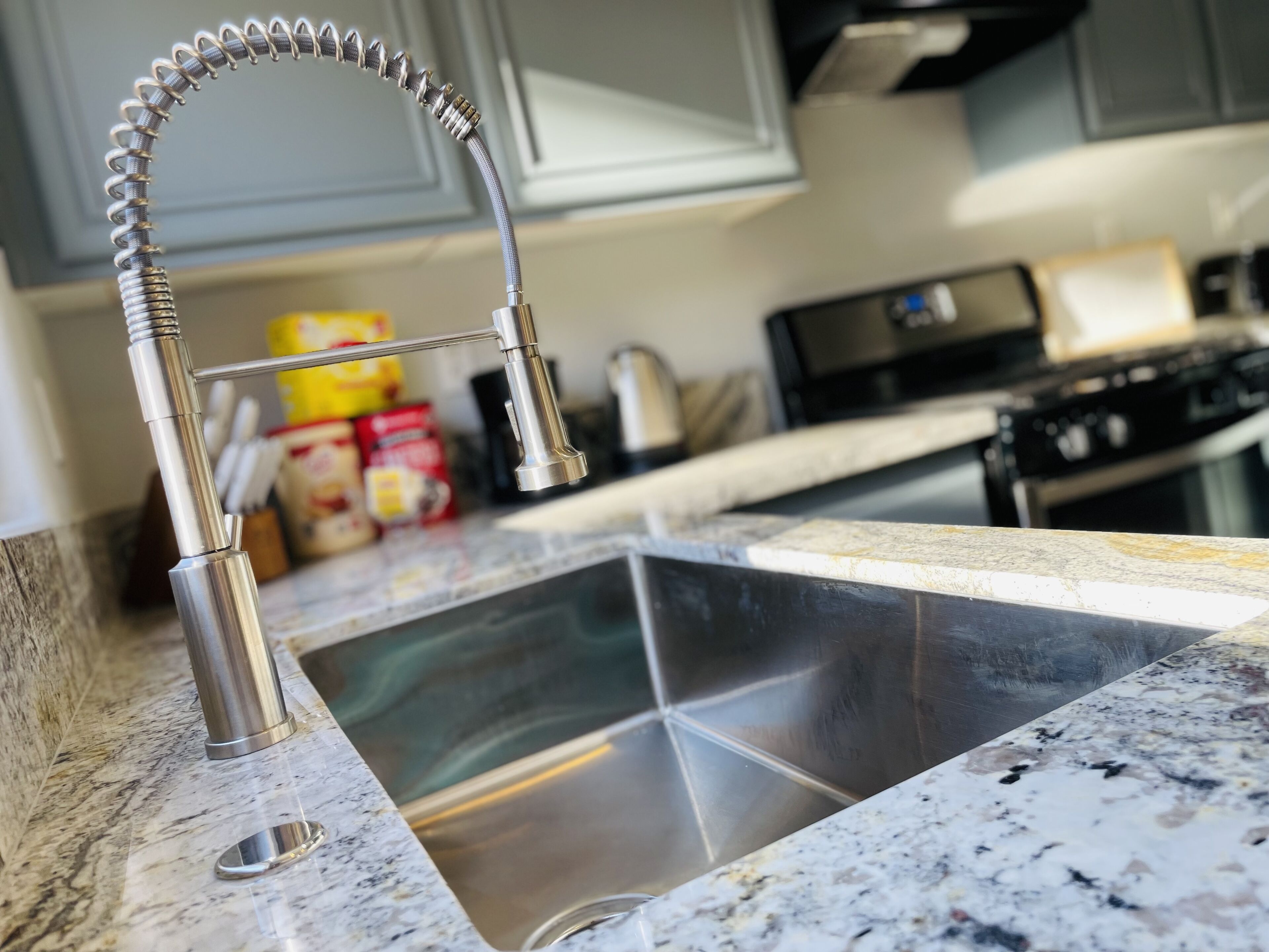 Stunning Mint Retreat W/ Office - 10 mins to Strip