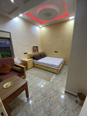 1 chambre, fer et planche à repasser, Wi-Fi gratuit, draps fournis