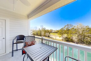 Outdoor dining - Condo with water views, pool, hot tub, & tennis/basketball courts (North Myrtle Beach)